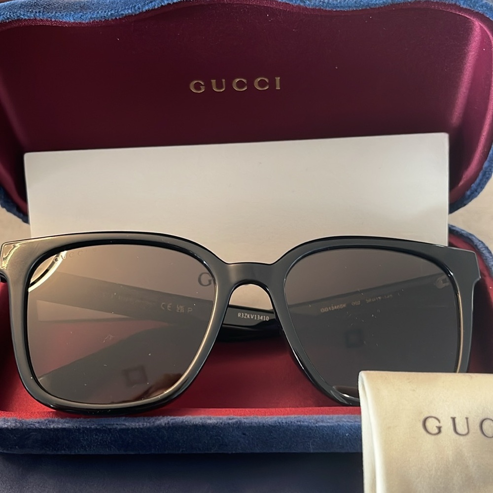NIB GUCCI SUNGLASSES 🕶️ - Picture 2 of 4